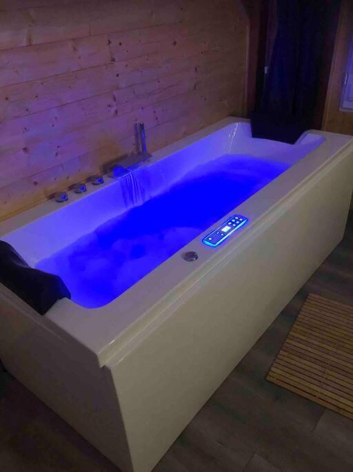 Cottage Cocooning Romantique Avec Jaccuzzi Prive Ancinnes Exterior photo