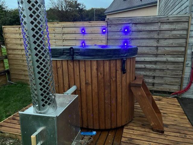 Cottage Cocooning Romantique Avec Jaccuzzi Prive Ancinnes Exterior photo
